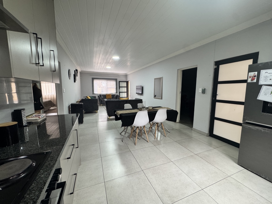 To Let 2 Bedroom Property for Rent in Flamwood North West